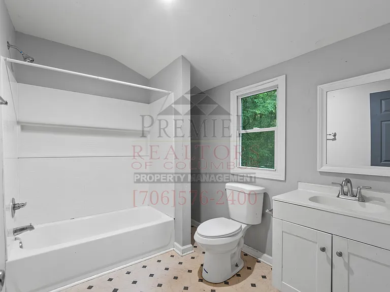 615 32nd St — Photo 19