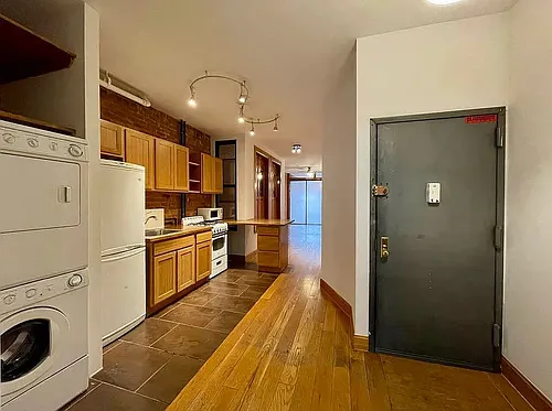2250 1st Ave Photo 1