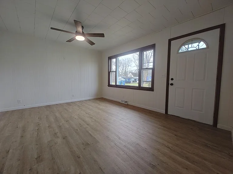 308 E Delaware St — Photo 2