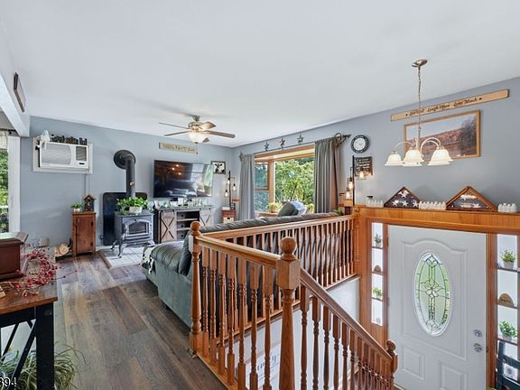 5th image of 57 Belton St