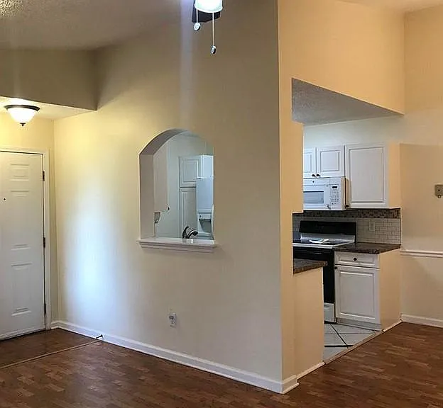 743 Coventry Ln #B7 — Photo 5