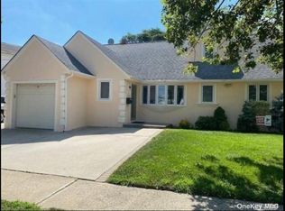 260 Mill Rd, Valley Stream, NY 11581