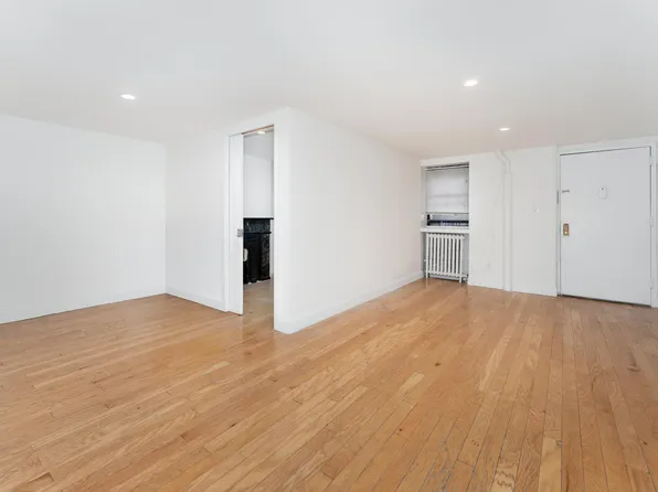 120 East 17th Street image 11 of 15