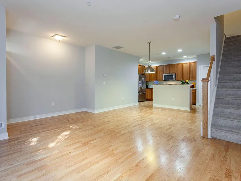 110 Brinley Ct — Photo 5