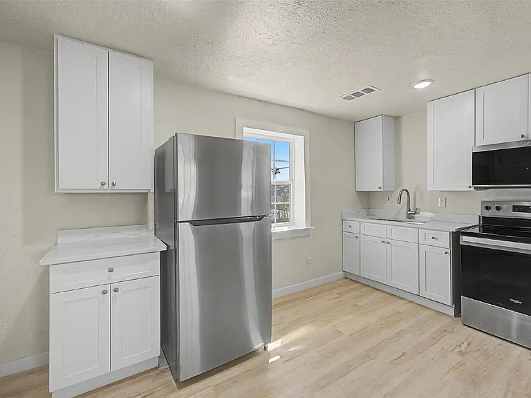 9021 White Settlement Rd #B — Photo 10
