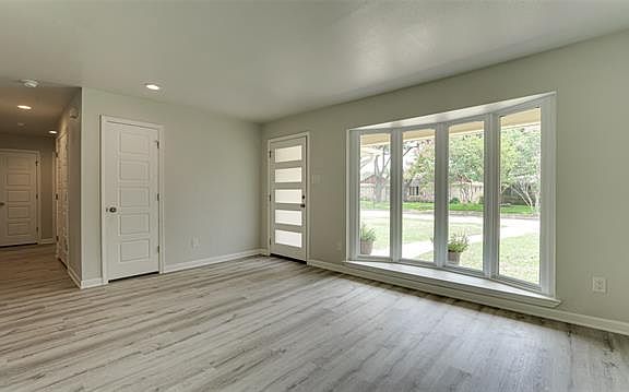 4th image of 8321 Bocowood Dr
