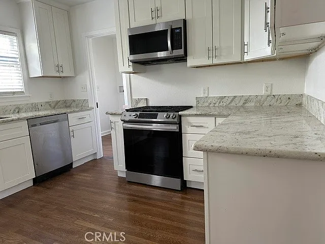 1054 N Euclid Ave — Photo 17