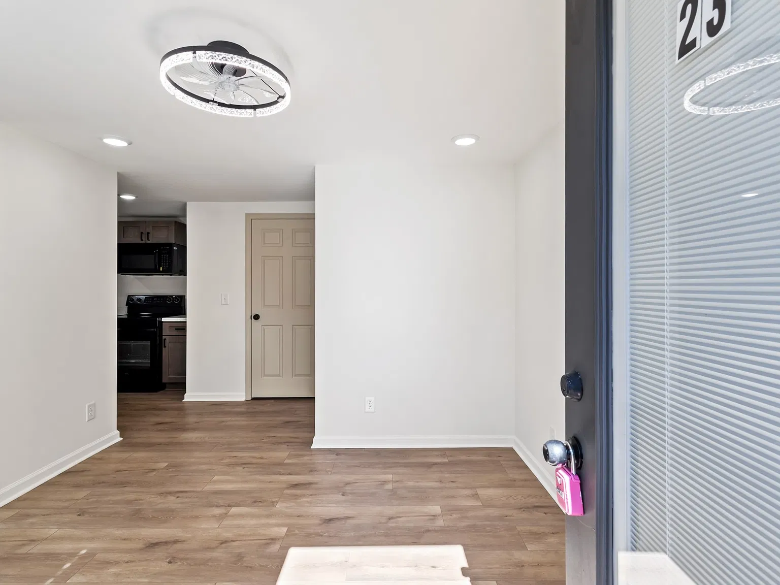 1 bed, 1.0 bath, 500 sqft, $950 — Photo 2