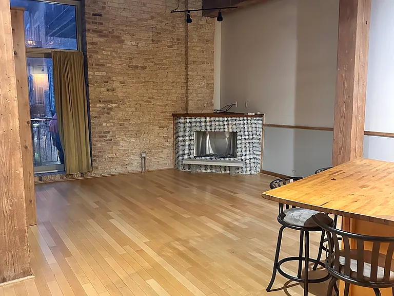 1740 N Maplewood Ave #213 — Photo 4