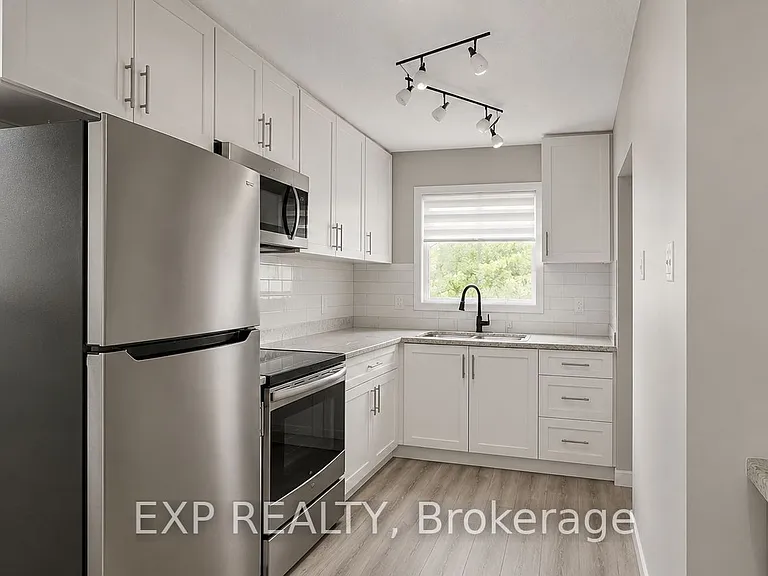 87 Wellington St E #MAIN LEVEL — Photo 3