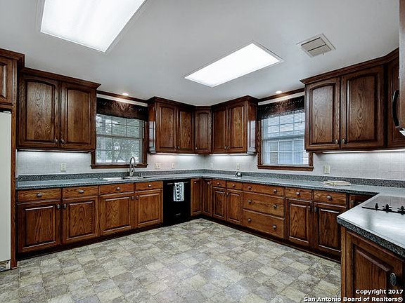 4th image of 4230 Hall Park Dr
