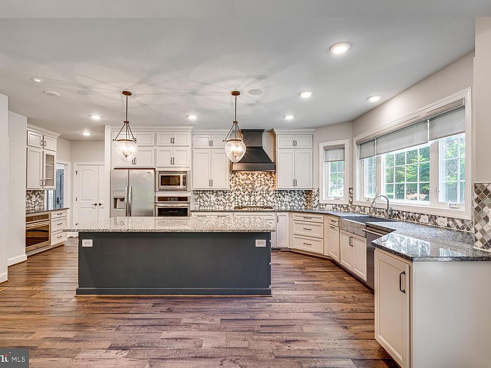 1st image of 121 Kimberwick Ln