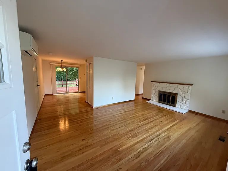 17245 Angeline Ave S #UPPER — Photo 4