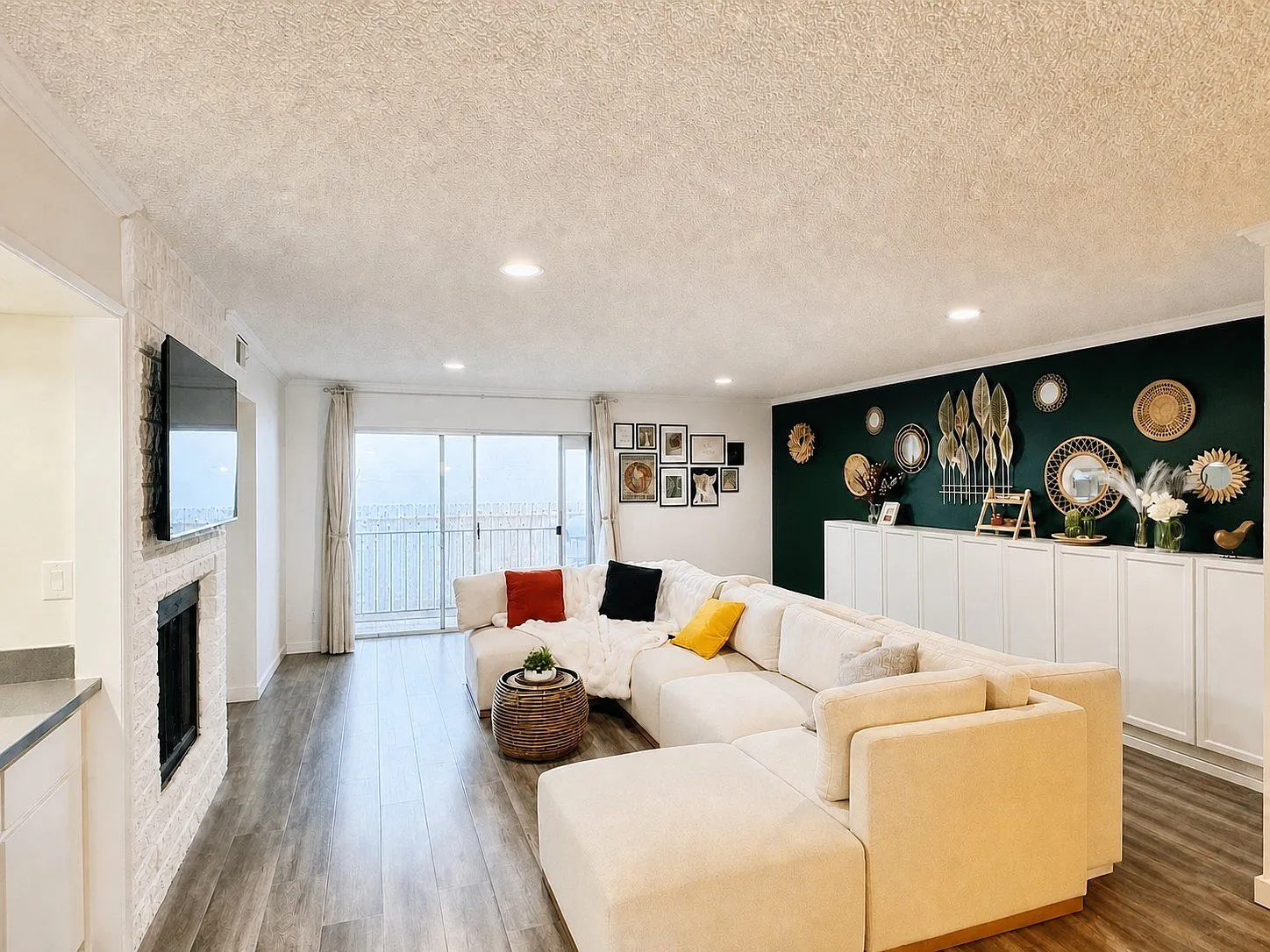 2 bed, 1182 sqft, $3,400 — Photo 1