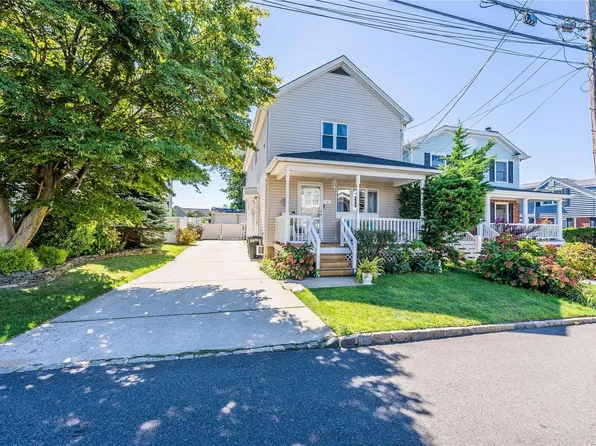 16 Henderson Avenue, Port Washington, NY 11050