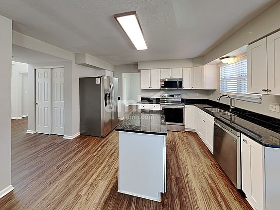 3rd image of 8280 Parori Ln