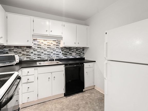 5th image of 147 Milk St APT 18