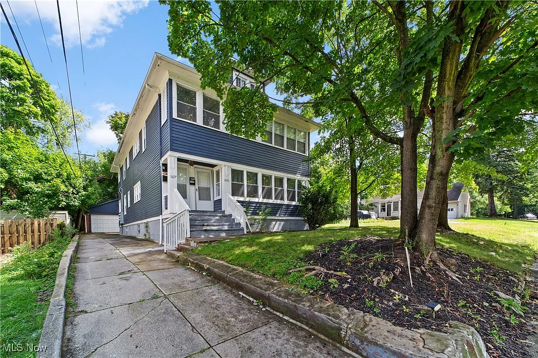 1683 Colonial Dr photo 1