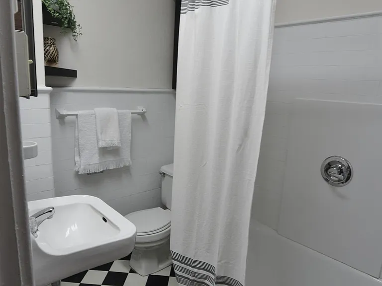 Bathroom * staged apartment