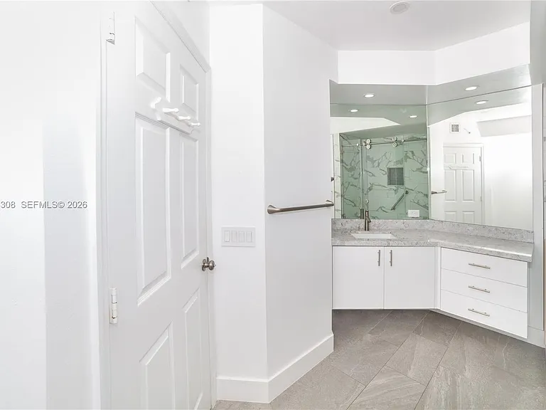 17150 N Bay Rd #2914 — Photo 23