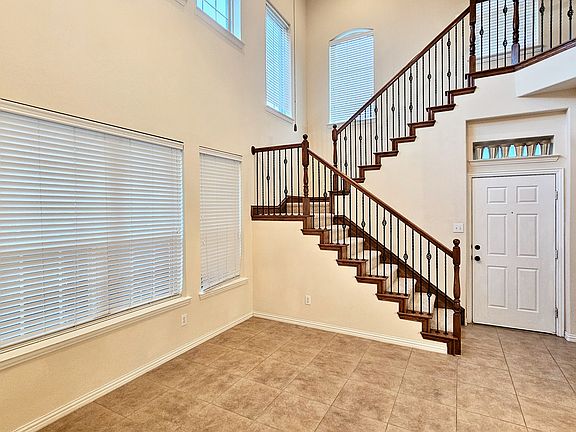 4th image of 1901 Lantana Ln