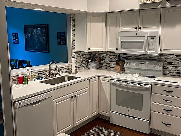 2nd image of 3560 Sequoia Dr