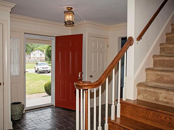 3rd image of 2401 Dressler Dr