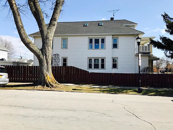 2nd image of 566 Tacoma Ave