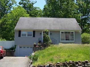40 Sycamore Ave, Livingston, NJ 07039