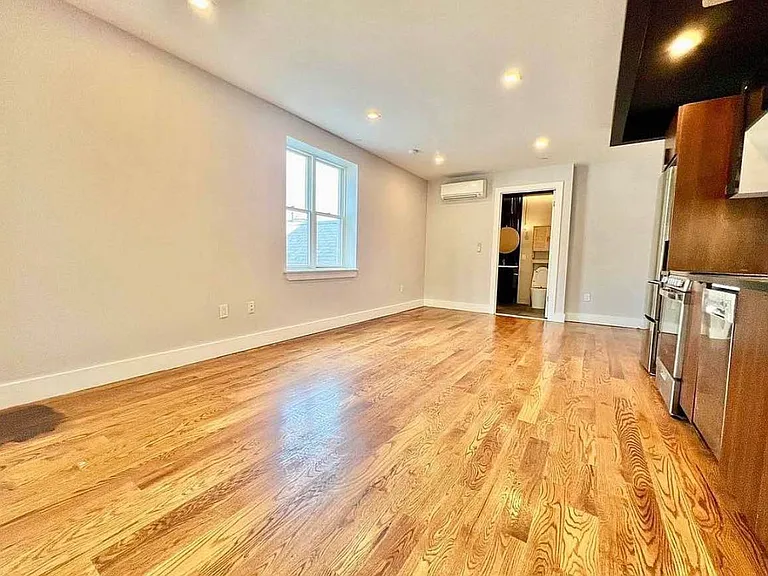680 E 21st St #5C — Photo 6