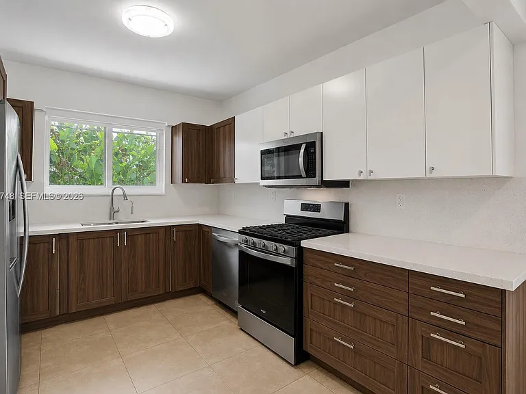 2025 Alamanda Dr — Photo 9