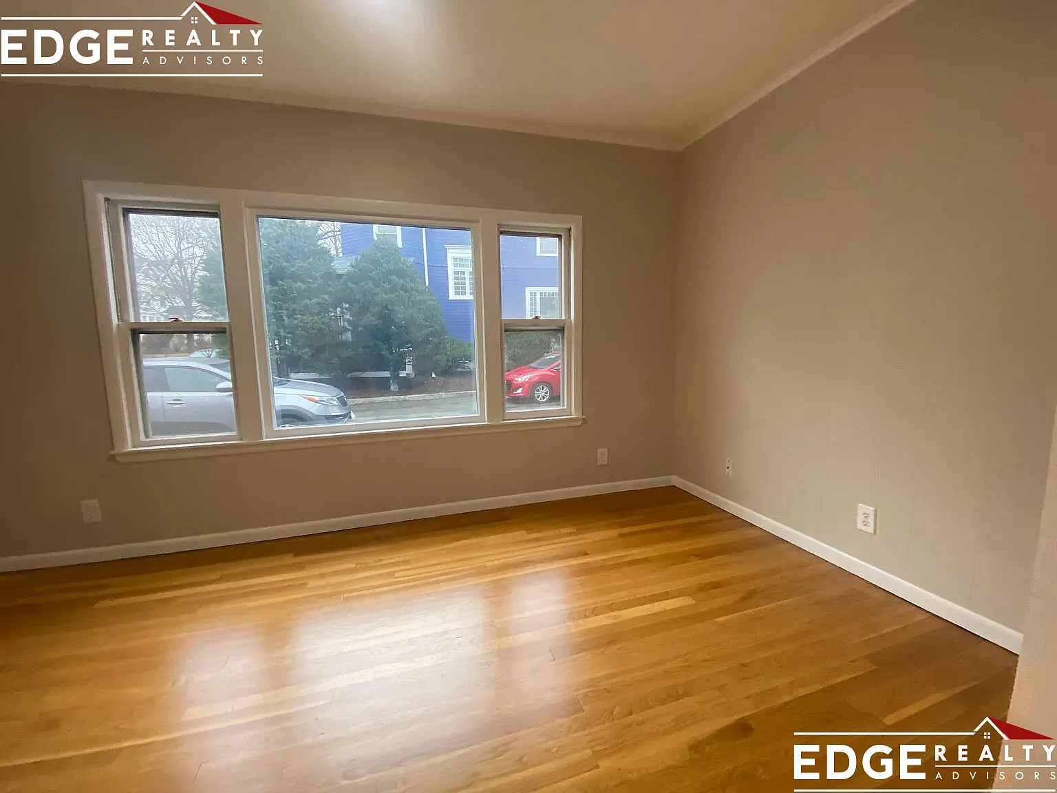 3 bed, 1.5 bath, 1200 sqft, $3,800 — Photo 2
