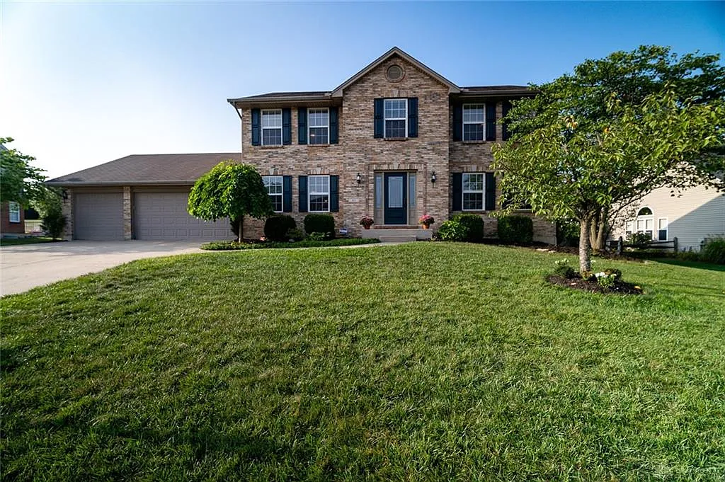 45 Martin Ln photo 1