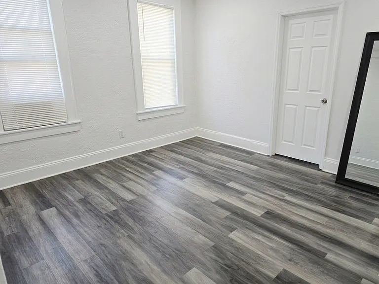 46 Varsity Rd #1R — Photo 6