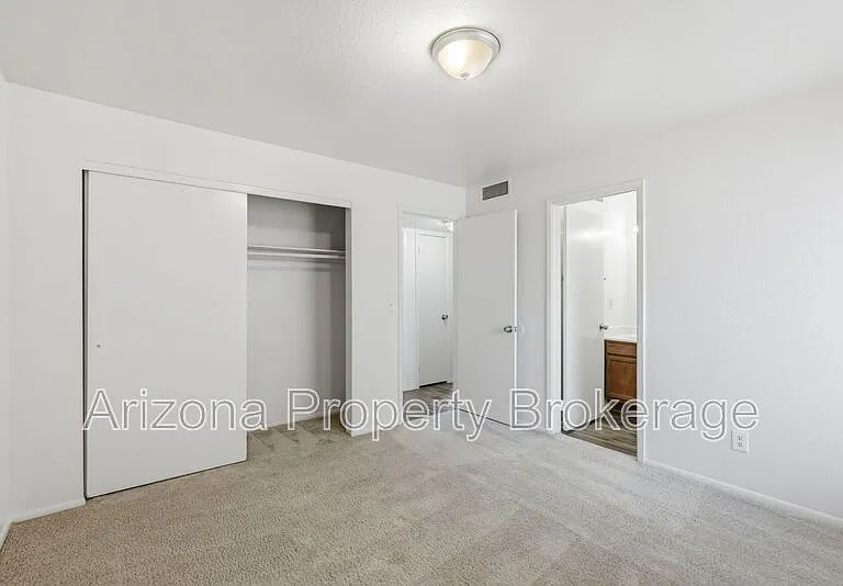 1625 N Date #18 — Photo 16
