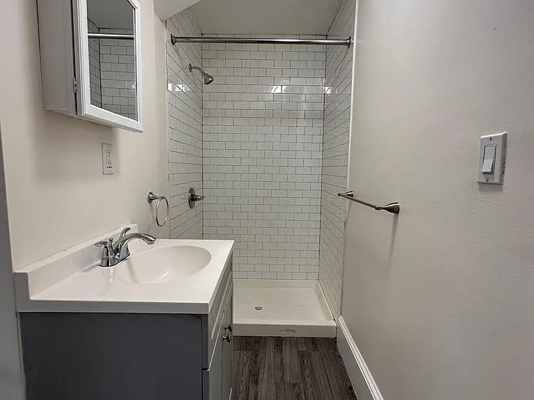 144 W Washington Ln #1F — Photo 3