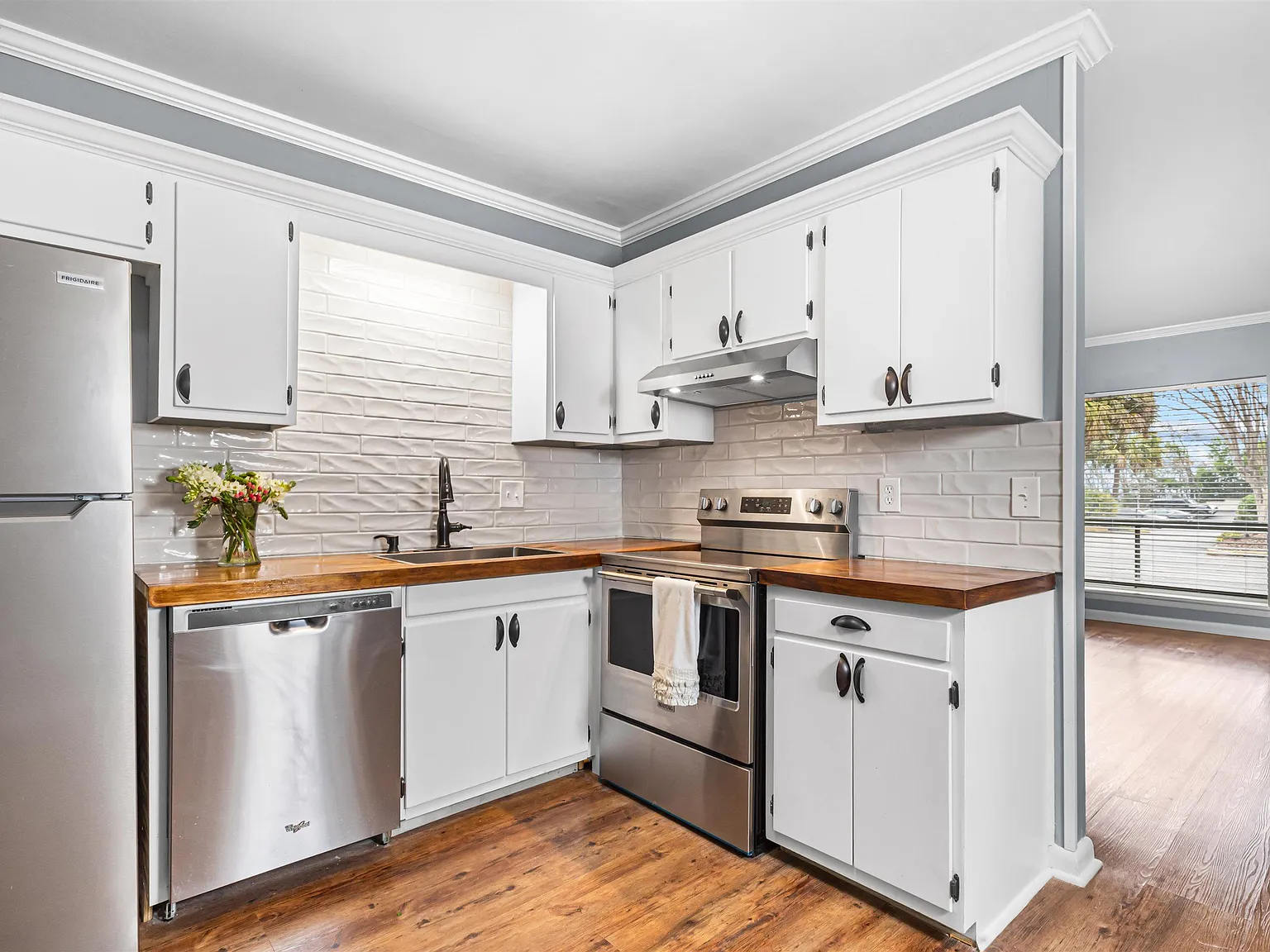 1 bed, 1.0 bath, $1,200 — Photo 1