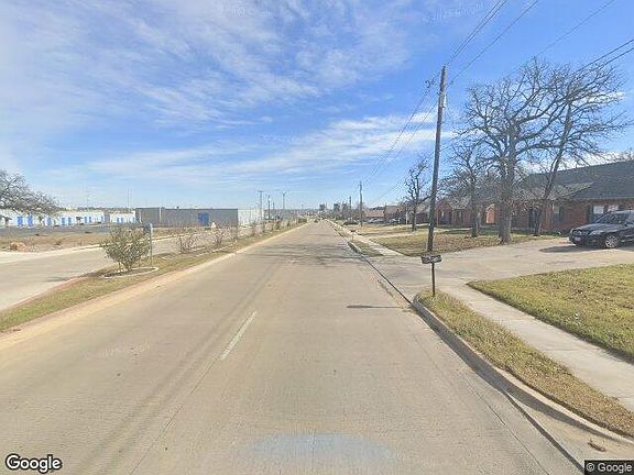 Exterior Neighborhood (street photo)