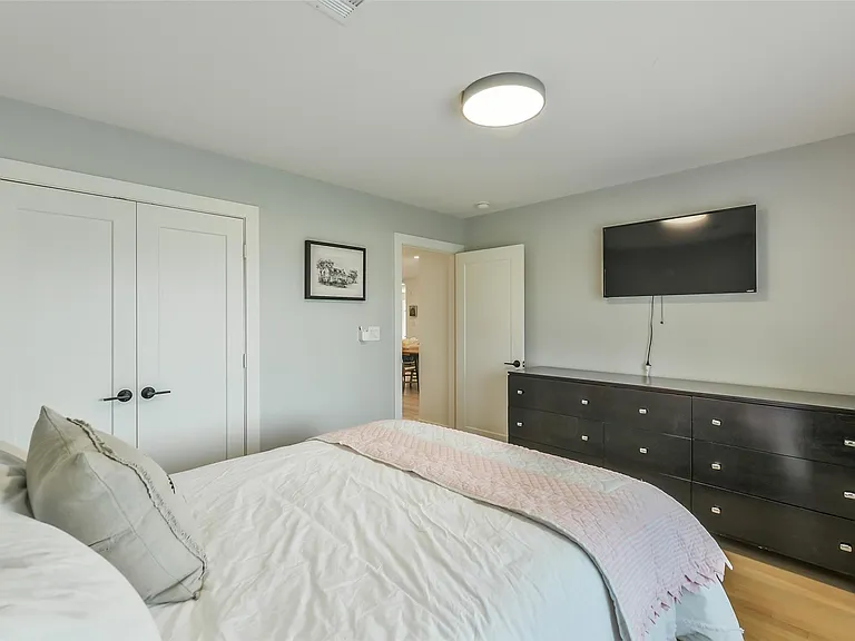 910 Algregg St — Photo 32