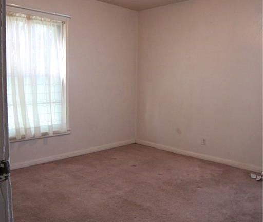 4th image of 912 Carrie Ave