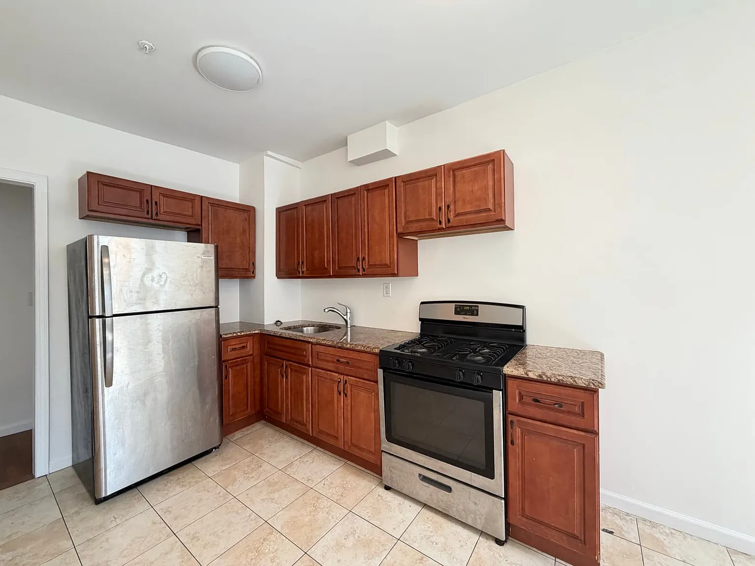 2 bed, 800 sqft, $2,200 — Photo 1
