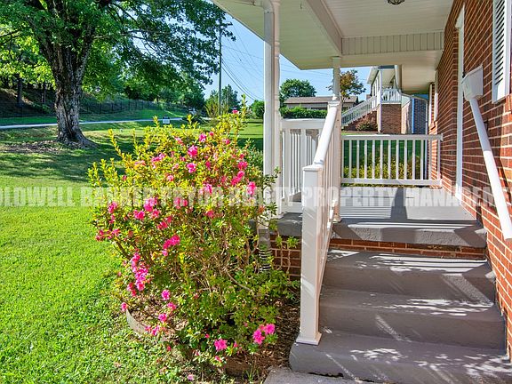 3rd image of 1225 Panorama Dr