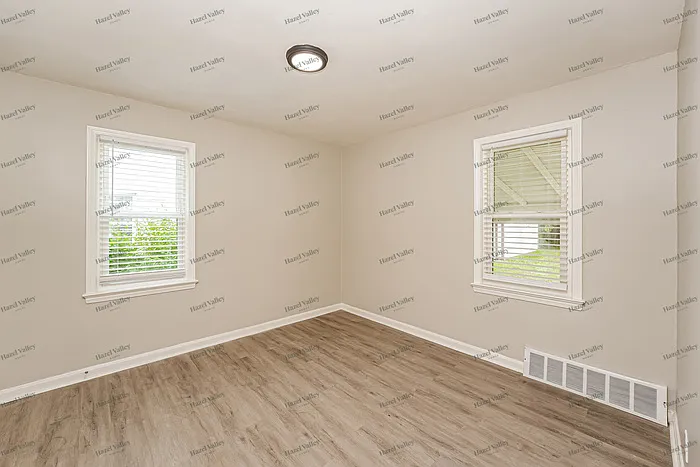 5493 Thomas St — Photo 11