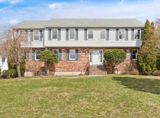3 Orchard Xing, Andover, MA 01810