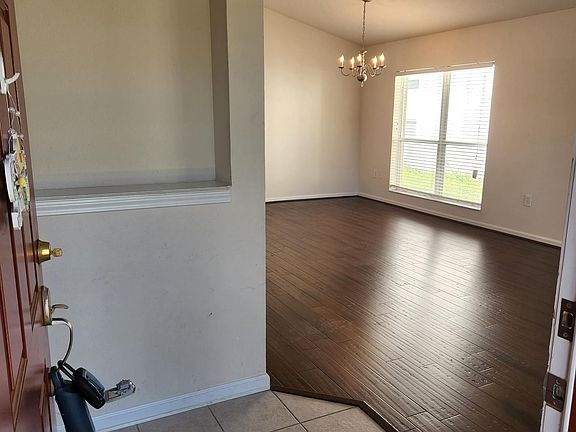 3rd image of 30442 Annadale Dr
