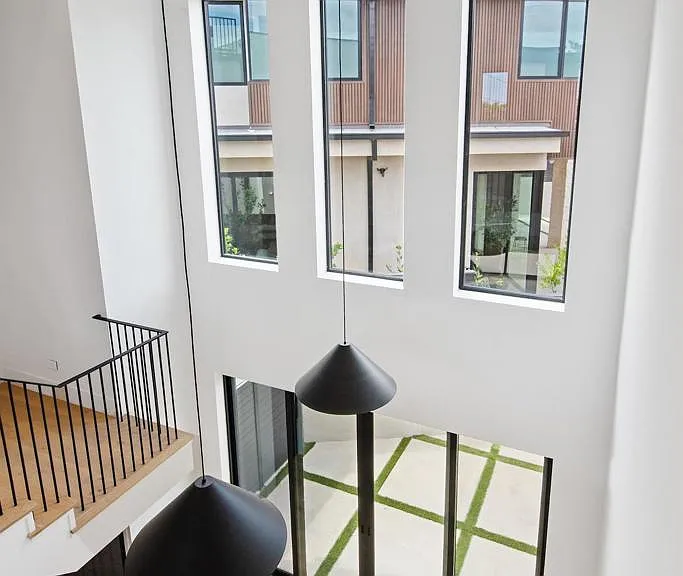 1030 Centinela — Photo 27