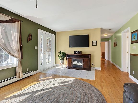 5th image of 384 Pond Road
