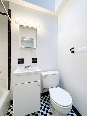 Rented by City Connections Realty | media 27