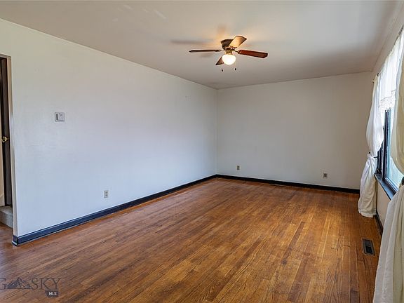 4th image of 1920 Dewey Blvd