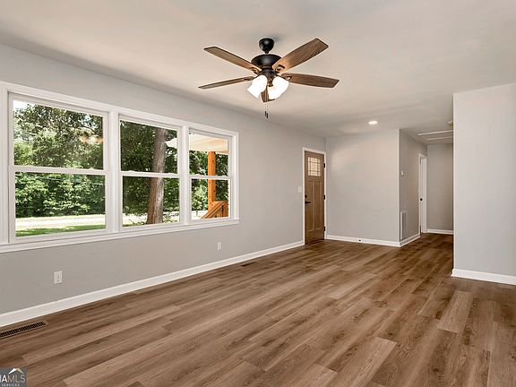 4th image of 2357 Comer Rd